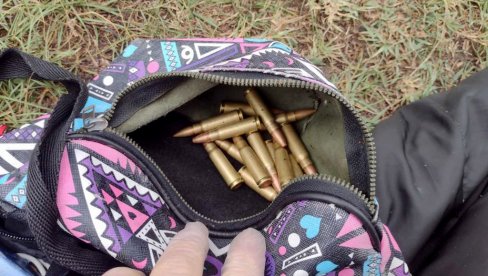 ЗБОГ УБИСТВА ТРИ МИГРАНТА УХАПШЕНИ АВГАНИСТАНЦИ И ТУРЦИ: Иза решетака шест осумњичених за злочин у Хоргошу (ФОТО) ЗБОГ УБИСТВА ТРИ МИГРАНТА УХАПШЕНИ АВГАНИСТАНЦИ И ТУРЦИ: Иза решетака шест осумњичених за злочин у Хоргошу (ФОТО)