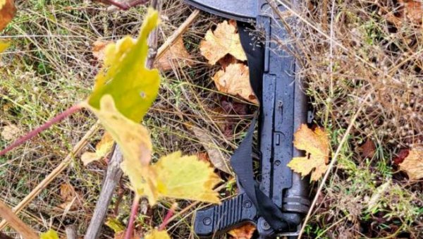 АКЦИЈА СУЗБИЈАЊА ИРЕГУЛАРНИХ МИГРАЦИЈА: Министар Гашић ноћас на Хоргошу АКЦИЈА СУЗБИЈАЊА ИРЕГУЛАРНИХ МИГРАЦИЈА: Министар Гашић ноћас на Хоргошу