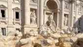 OVA FONTANA U RIMU JE PUNA NOVČIĆA KOJE BACAJU TURISTI: Evo gde odlazi taj novac (VIDEO) OVA FONTANA U RIMU JE PUNA NOVČIĆA KOJE BACAJU TURISTI: Evo gde odlazi taj novac (VIDEO)