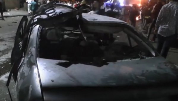СТРАВИЧНА НЕСРЕЋА У ЕГИПТУ: У ланчаном судару у Каиру погинуло најмање 28 особа, 60 повређено (ВИДЕО) СТРАВИЧНА НЕСРЕЋА У ЕГИПТУ: У ланчаном судару у Каиру погинуло најмање 28 особа, 60 повређено (ВИДЕО)