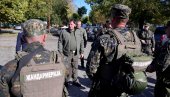 ПОЧЕЛО РАЗОРУЖАВАЊЕ МИГРАНАТА: Велика акција хапшења илегалних миграната на севeру Бачке ПОЧЕЛО РАЗОРУЖАВАЊЕ МИГРАНАТА: Велика акција хапшења илегалних миграната на севeру Бачке