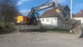 ОБЕЋАЊЕ ИСПУЊЕНО ПОСЛЕ ДВА ДАНА: Руњани код Лознице добили пешачку стазу (ФОТО) ОБЕЋАЊЕ ИСПУЊЕНО ПОСЛЕ ДВА ДАНА: Руњани код Лознице добили пешачку стазу (ФОТО)