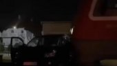 TEŠKA SAOBRAĆAJNA NESREĆA KOD SMEDEREVA: Voz naleteo na automobil (VIDEO) TEŠKA SAOBRAĆAJNA NESREĆA KOD SMEDEREVA: Voz naleteo na automobil (VIDEO)