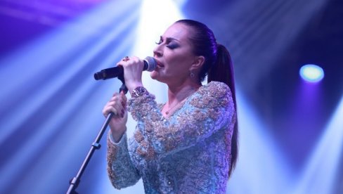 POSLE DESET GODINA U KRAGUJEVCU: Ceca Ražnatović srušila sve rekorde (FOTO/VIDEO)