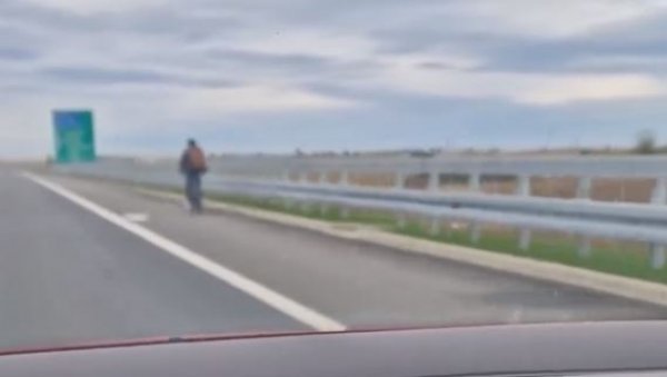 ШТА ЛИ ЈЕ ЊЕМУ БИЛО НА ПАМЕТИ? Бициклиста у зауставној траци на ауто-путу Шабац-Рума (ВИДЕО) ШТА ЛИ ЈЕ ЊЕМУ БИЛО НА ПАМЕТИ? Бициклиста у зауставној траци на ауто-путу Шабац-Рума (ВИДЕО)