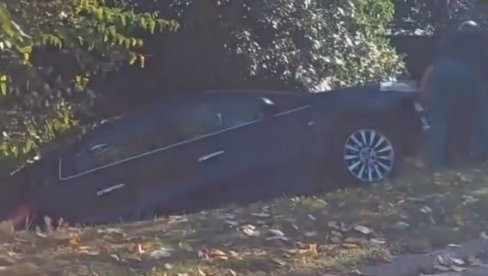 AUTOMOBIL ZAVRŠIO U KANALU: Saobraćajna nesreća kod Petrovaradina (VIDEO) AUTOMOBIL ZAVRŠIO U KANALU: Saobraćajna nesreća kod Petrovaradina (VIDEO)