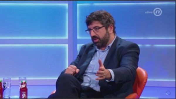 ДА ЈА САМ ТАЈ ЧОВЕК Лазовић потврдио Вучићеве речи да има само средњу стручну спрему (ВИДЕО) ДА ЈА САМ ТАЈ ЧОВЕК Лазовић потврдио Вучићеве речи да има само средњу стручну спрему (ВИДЕО)