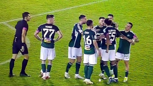 SRBIN U CENTRU SKANDALA! Piksijev orao hteo da se tuče sa saigračem, pa kažnjen od zemljaka po hitnom postupku (VIDEO) SRBIN U CENTRU SKANDALA! Piksijev orao hteo da se tuče sa saigračem, pa kažnjen od zemljaka po hitnom postupku (VIDEO)