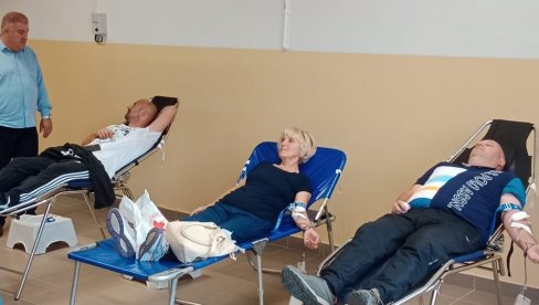 PRIKUPLJENA 41 JEDINICA: Akcija DDK u vrnjačkoj Gimnaziji PRIKUPLJENA 41 JEDINICA: Akcija DDK u vrnjačkoj Gimnaziji