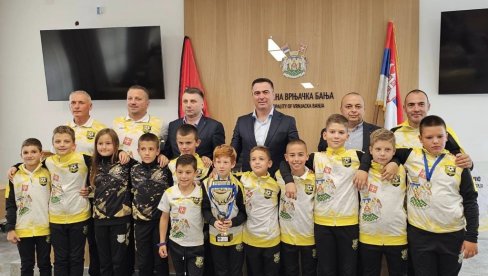 PODRŠKA MLADIM TALENTIMA: Prijem za mlade vrnjačke fudbalere u opštinskoj kući
