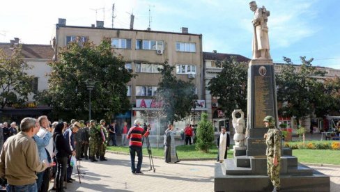 SMEDEREVO OBELEŽILO DAN OSLOBOĐENJA U PRVOM SVETSKOM RATU: Komemorativni skup kod spomenika palim borcima (FOTO)