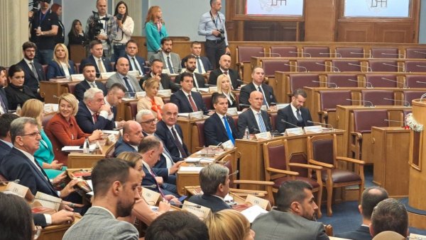 ДПС ТРАЖИ ЗАСТАВУ УКРАЈИНЕ У СКУПШТИНИ: Кнежевић одговорио - Направимо колаж како би задовољили ваш евроатлантски укус ДПС ТРАЖИ ЗАСТАВУ УКРАЈИНЕ У СКУПШТИНИ: Кнежевић одговорио - Направимо колаж како би задовољили ваш евроатлантски укус