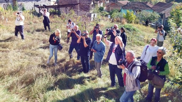 ФОТОСАФАРИ 13. ПУТ У ЗАБРЕГИ: Модели „витезови“ и девојке у народним ношњама (ФОТО) ФОТОСАФАРИ 13. ПУТ У ЗАБРЕГИ: Модели „витезови“ и девојке у народним ношњама (ФОТО)