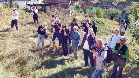 FOTOSAFARI 13. PUT U ZABREGI: Modeli „vitezovi“ i devojke u narodnim nošnjama (FOTO)