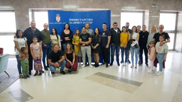 ЈОШ 120 УГОВОРА ЗА КУЋУ НА СЕЛУ: Бесповратна средства за ту намену и следеће године ЈОШ 120 УГОВОРА ЗА КУЋУ НА СЕЛУ: Бесповратна средства за ту намену и следеће године