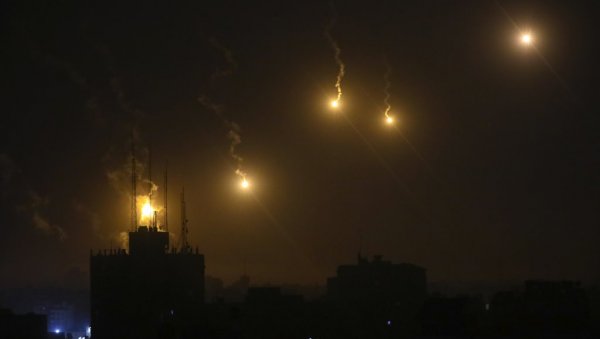 РАТ У ИЗРАЕЛУ: Додатне јединице израелске војске иду у Појас Газе; Бела кућа - САД не подржавају прекид ватре у сукобу Израела и Хамаса РАТ У ИЗРАЕЛУ: Додатне јединице израелске војске иду у Појас Газе; Бела кућа - САД не подржавају прекид ватре у сукобу Израела и Хамаса