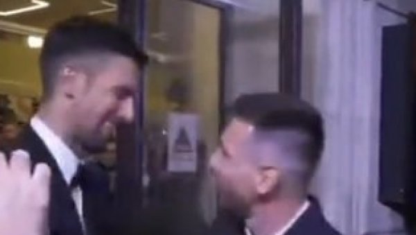 СУСРЕТ ЛЕГЕНДИ У ПАРИЗУ: А кад су се срели Ђоковић и Меси... (ВИДЕО) СУСРЕТ ЛЕГЕНДИ У ПАРИЗУ: А кад су се срели Ђоковић и Меси... (ВИДЕО)