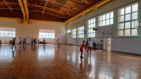 БЕСПЛАТАН ЗИМСКИ КАМП: У понуди девет спортова током зимског распуста за вождовачке малишане БЕСПЛАТАН ЗИМСКИ КАМП: У понуди девет спортова током зимског распуста за вождовачке малишане