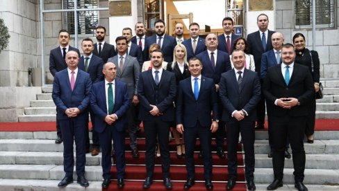 SPAJIĆ ŠTEDI I U KRIPTOVALUTI: Evo šta sve od imovine imaju novoizabrani ministri Vlade Crne Gore SPAJIĆ ŠTEDI I U KRIPTOVALUTI: Evo šta sve od imovine imaju novoizabrani ministri Vlade Crne Gore