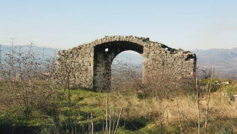 FELJTON - PRVI SUKOB KADIĆA SA KUĆOM PETROVIĆA: Skidanja turskog topa sa spuške tvrđave izazvao je sukob kome će pripasti slava