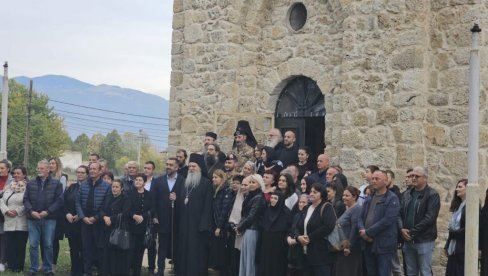 ЛИТУРГИЈА ПОСЛЕ 25 ГОДИНА: У Витомирици код Пећи верници се окупили на храмовној слави после четврт века ЛИТУРГИЈА ПОСЛЕ 25 ГОДИНА: У Витомирици код Пећи верници се окупили на храмовној слави после четврт века