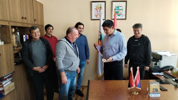 ОПШТИНИ НА ПОНОС: Пријем за љубовијске шахисте, будуће друголигаше ОПШТИНИ НА ПОНОС: Пријем за љубовијске шахисте, будуће друголигаше