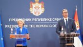 VUČIĆ PRED ŠEFICOM EVROPSKE KOMISIJE PORUČIO: Neću priznati nezavisno Kosovo (VIDEO) VUČIĆ PRED ŠEFICOM EVROPSKE KOMISIJE PORUČIO: Neću priznati nezavisno Kosovo (VIDEO)