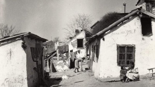 ЦРНА ЈЕСЕН ЗА ПРАВОСЛАВНЕ РОМЕ: Крајем октобра и почетком новембра 1941. већина је завршила у логорима Топовске шупе и Сајмиште ЦРНА ЈЕСЕН ЗА ПРАВОСЛАВНЕ РОМЕ: Крајем октобра и почетком новембра 1941. већина је завршила у логорима Топовске шупе и Сајмиште