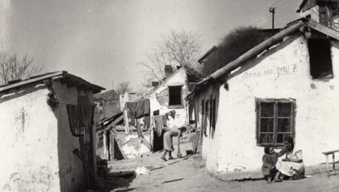 CRNA JESEN ZA PRAVOSLAVNE ROME: Krajem oktobra i početkom novembra 1941. većina je završila u logorima Topovske šupe i Sajmište CRNA JESEN ZA PRAVOSLAVNE ROME: Krajem oktobra i početkom novembra 1941. većina je završila u logorima Topovske šupe i Sajmište