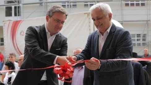 SRBIJA IZDVAJA VIŠE SREDSTAVA ZA SOCIJALNU ZAŠTITU: Selaković otvorio renovirane objekte u Domu za smeštaj odraslih lica Kulina (FOTO) SRBIJA IZDVAJA VIŠE SREDSTAVA ZA SOCIJALNU ZAŠTITU: Selaković otvorio renovirane objekte u Domu za smeštaj odraslih lica Kulina (FOTO)
