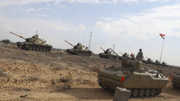 ЕГИПАТ ШАЉЕ ТЕНКОВЕ НА ГРАНИЦУ: Каиро ће омогућити лечење рањених Палестинаца у својим болницама ЕГИПАТ ШАЉЕ ТЕНКОВЕ НА ГРАНИЦУ: Каиро ће омогућити лечење рањених Палестинаца у својим болницама
