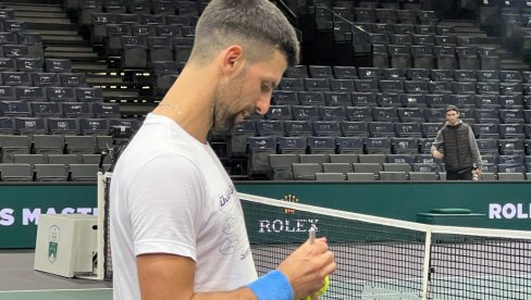 NOVAK ĐOKOVIĆ PODIGAO GLAS: Dajte nam iste loptice! NOVAK ĐOKOVIĆ PODIGAO GLAS: Dajte nam iste loptice!