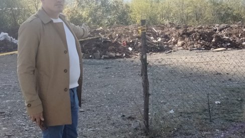 NE DEPONIJI U ZVEČANU ZEMLJA I KOSTI SA SRPSKOG GROBLJA: Prilaz deponiji, a danas je obišli pripadnici Euleksa, Kfora, tzv. kosovske policije NE DEPONIJI U ZVEČANU ZEMLJA I KOSTI SA SRPSKOG GROBLJA: Prilaz deponiji, a danas je obišli pripadnici Euleksa, Kfora, tzv. kosovske policije