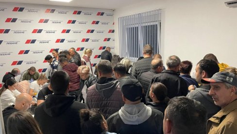 ИЗБОРИ ПРЕСУДНИ ЗА СРБИЈУ Напредњаци поручују: Одлучујемо да ли ћемо наставити да идемо напред или ћемо се вратити у прошлост (ВИДЕО) ИЗБОРИ ПРЕСУДНИ ЗА СРБИЈУ Напредњаци поручују: Одлучујемо да ли ћемо наставити да идемо напред или ћемо се вратити у прошлост (ВИДЕО)
