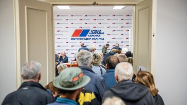 ДАНАС У ПОДНЕ: Вучевић предаје изборну листу „Александар Вучић - Србија не сме да стане“ ДАНАС У ПОДНЕ: Вучевић предаје изборну листу „Александар Вучић - Србија не сме да стане“