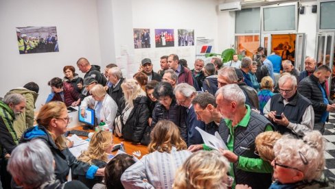 НОВОСТИ САЗНАЈУ: До 22 часа подршку листи потписало преко 83.000 грађана НОВОСТИ САЗНАЈУ: До 22 часа подршку листи потписало преко 83.000 грађана