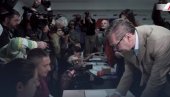 IDEMO DA POBEDIMO UBEDLJIVIJE NEGO IKADA: Predsednik Vučić poslao snažnu poruku (VIDEO) IDEMO DA POBEDIMO UBEDLJIVIJE NEGO IKADA: Predsednik Vučić poslao snažnu poruku (VIDEO)