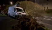 НОВА ОЛУЈА ПОГОДИЛА ВЕЛИКУ БРИТАНИЈУ: Школе и аеродроми затворени, издато упозорење НОВА ОЛУЈА ПОГОДИЛА ВЕЛИКУ БРИТАНИЈУ: Школе и аеродроми затворени, издато упозорење