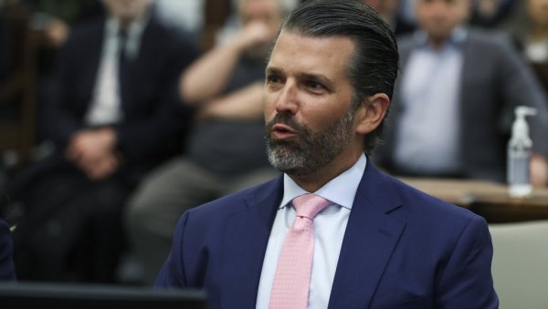 ТРАМПОВ СИН КРИВИ УКРАЈИНЦЕ ЗА АТЕНТАТ: Неуспели нападач Рут наводно покушао да набави оружје са ратом захваћеног истока ТРАМПОВ СИН КРИВИ УКРАЈИНЦЕ ЗА АТЕНТАТ: Неуспели нападач Рут наводно покушао да набави оружје са ратом захваћеног истока