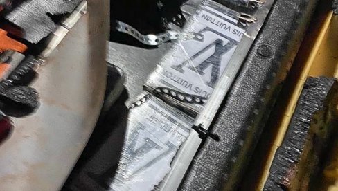 U AUTU NAPRAVILI BUNKER ZA DROGU: Uhapšene dve osobe u Beogradu - zaplenjeno šest kilograma kokaina U AUTU NAPRAVILI BUNKER ZA DROGU: Uhapšene dve osobe u Beogradu - zaplenjeno šest kilograma kokaina