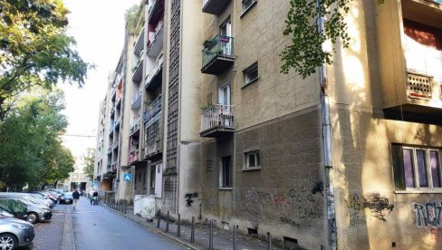 UPRAVNICA OSTAVILA POLA MILIONA DUGA: Stanari zgrade u Generala Ždanova 9 na Novom Beogradu šokirani saznanjem da su na meti izvršitelja UPRAVNICA OSTAVILA POLA MILIONA DUGA: Stanari zgrade u Generala Ždanova 9 na Novom Beogradu šokirani saznanjem da su na meti izvršitelja