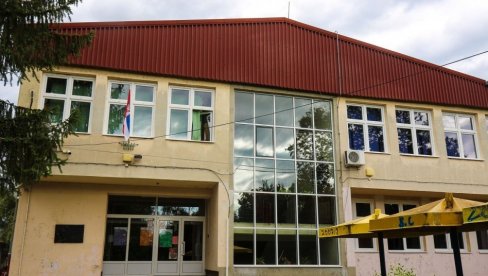 ĐACIMA ZABRANJEN MOBILNI: Nove mere u OŠ Sveti Sava u Subotici ĐACIMA ZABRANJEN MOBILNI: Nove mere u OŠ Sveti Sava u Subotici