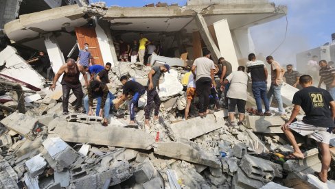 RUSIJA ŠOKIRANA BOMBARDOVANJEM IZBEGLIČKOG KAMPA U GAZI Oglasio se i Unicef: Scene masakra su užasavajuće RUSIJA ŠOKIRANA BOMBARDOVANJEM IZBEGLIČKOG KAMPA U GAZI Oglasio se i Unicef: Scene masakra su užasavajuće