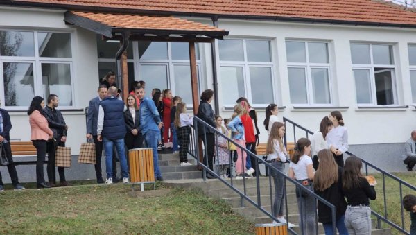 РЕНОВИРАНЕ ДВЕ ШКОЛЕ И АМБУЛАНТА: Хуманитарна организација „Солидарност за Косово“ помаже Србима РЕНОВИРАНЕ ДВЕ ШКОЛЕ И АМБУЛАНТА: Хуманитарна организација „Солидарност за Косово“ помаже Србима