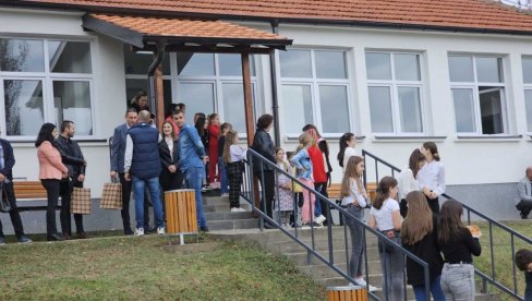 RENOVIRANE DVE ŠKOLE I AMBULANTA: Humanitarna organizacija „Solidarnost za Kosovo“ pomaže Srbima RENOVIRANE DVE ŠKOLE I AMBULANTA: Humanitarna organizacija „Solidarnost za Kosovo“ pomaže Srbima
