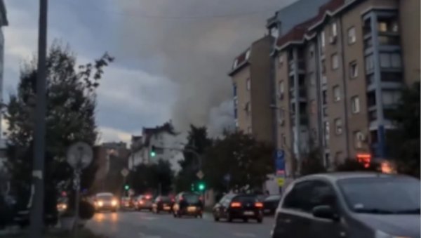 ВЕЛИКИ ПОЖАР КОД НОВОСАДСКОГ САЈМА: Дим куља на све стране, ватрогасци хитно изашли на терен (ВИДЕО) ВЕЛИКИ ПОЖАР КОД НОВОСАДСКОГ САЈМА: Дим куља на све стране, ватрогасци хитно изашли на терен (ВИДЕО)