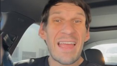 BOBAN SE BAŠ LUDO ZABAVLJA: Usred Hjustona zapevao čuveni srpski narodnjak (VIDEO)