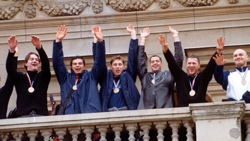 VREMEPLOV BRONZA JE TANKA UTEHA: Rukometaši Jugoslavije 4. februara 2001. u Parizu u meču za treće mesto na SP pobedili Egipat sa 27:17 VREMEPLOV BRONZA JE TANKA UTEHA: Rukometaši Jugoslavije 4. februara 2001. u Parizu u meču za treće mesto na SP pobedili Egipat sa 27:17