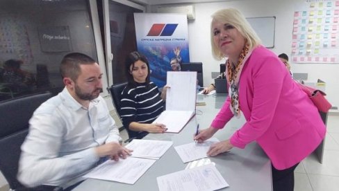 NATAŠA JOVANOVIĆ: Narod dobro zna da je glas za Miloša Jovanovića, glas za mafijaša Đilasa i njegovu tajkunsku kliku NATAŠA JOVANOVIĆ: Narod dobro zna da je glas za Miloša Jovanovića, glas za mafijaša Đilasa i njegovu tajkunsku kliku