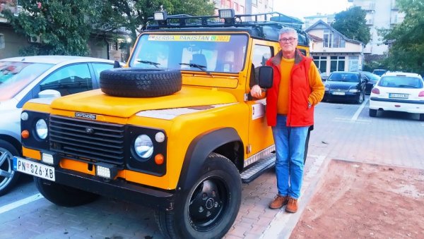 НА СВАДБУ У ИНДИЈУ ЏИПОМ, ИЗ - ПАРАЋИНА: Милован Аранђеловић кренуо на необично путовање из Аустралије (ФОТО) НА СВАДБУ У ИНДИЈУ ЏИПОМ, ИЗ - ПАРАЋИНА: Милован Аранђеловић кренуо на необично путовање из Аустралије (ФОТО)